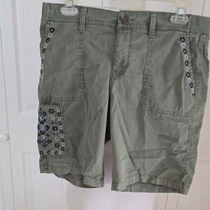 Sonoma Olive Cargo Shorts with Floral Detail